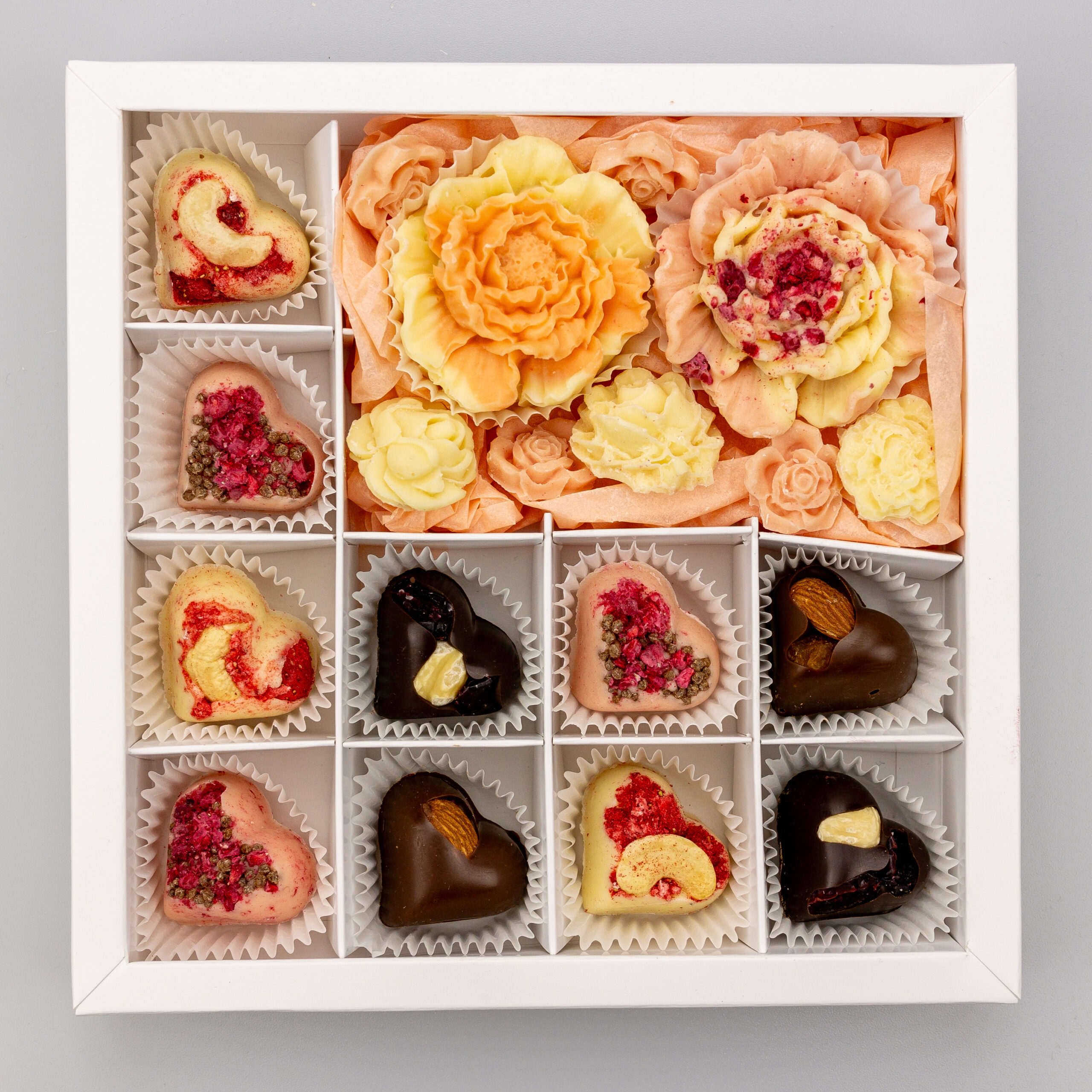 Цукерки сердечка і квіти 16 шт.