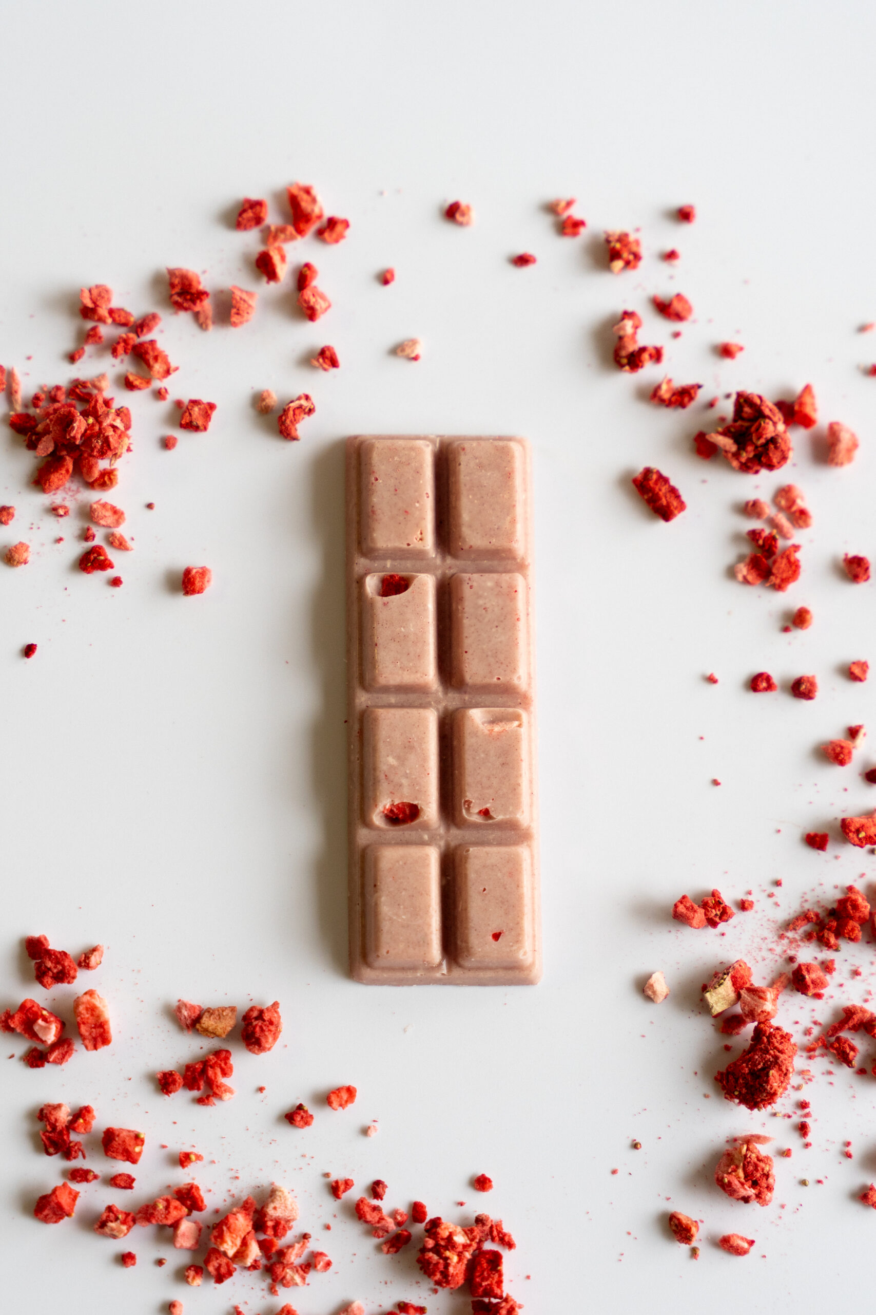 Білий шоколад з полуницею