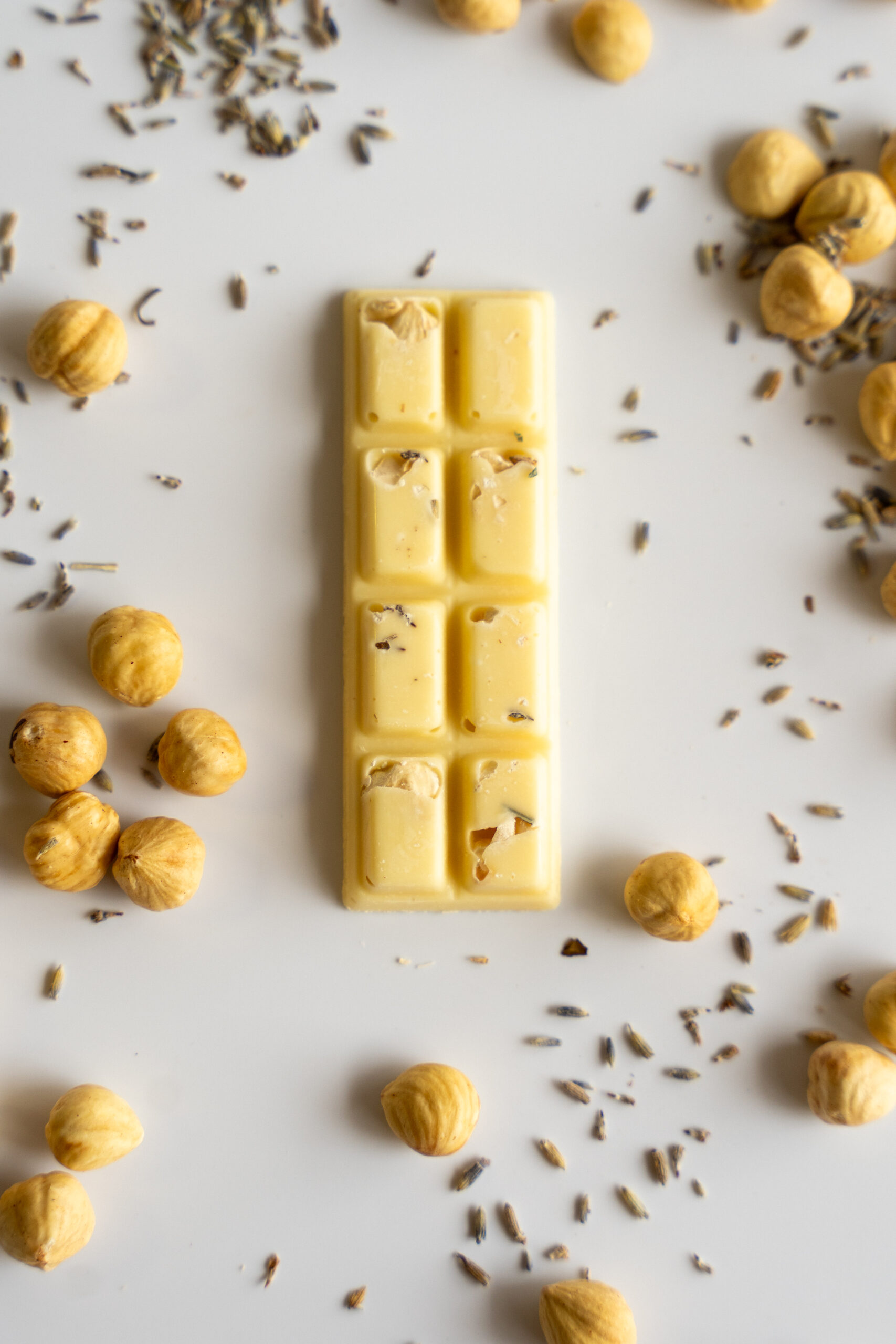 Бліий з фундуком та лавандою