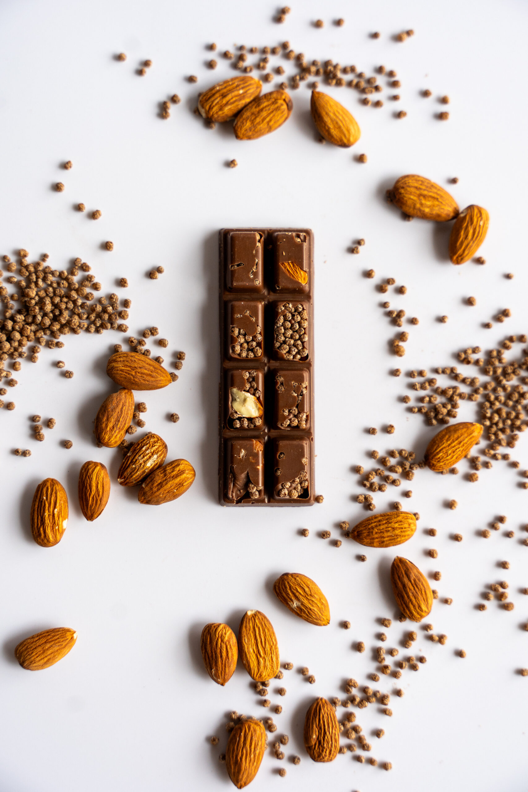 Молочний з мигдалем та рисовими кульками